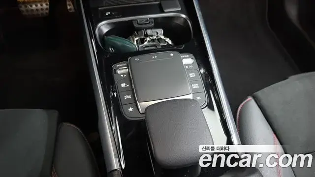 Mercedes-Benz GLB-Class 2023 — Photo 32/33