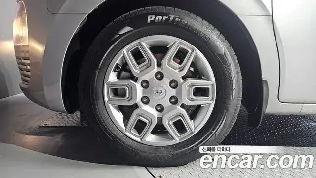 Hyundai Staria 2021 — Photo 19/31