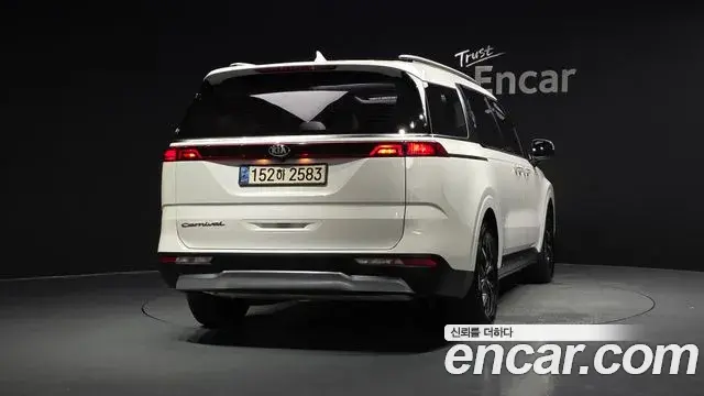 Kia Carnival 2021 — Photo 4/20