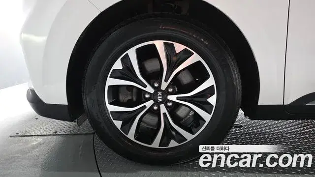 Kia Carnival 2021 — Photo 5/20