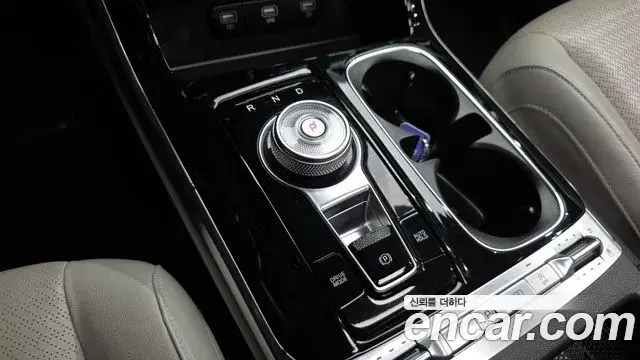 Kia Carnival 2021 — Photo 9/20