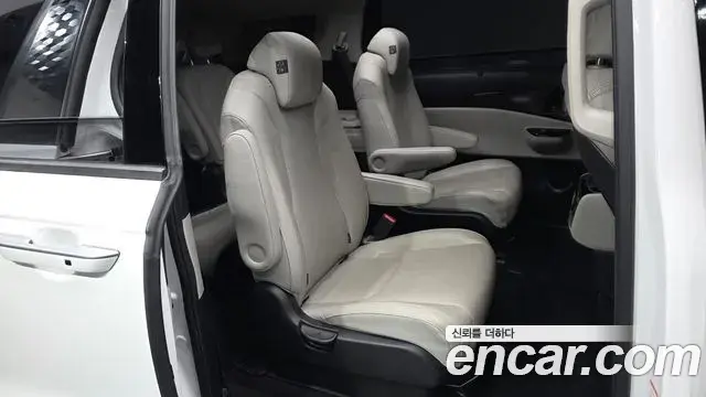 Kia Carnival 2021 — Photo 12/20