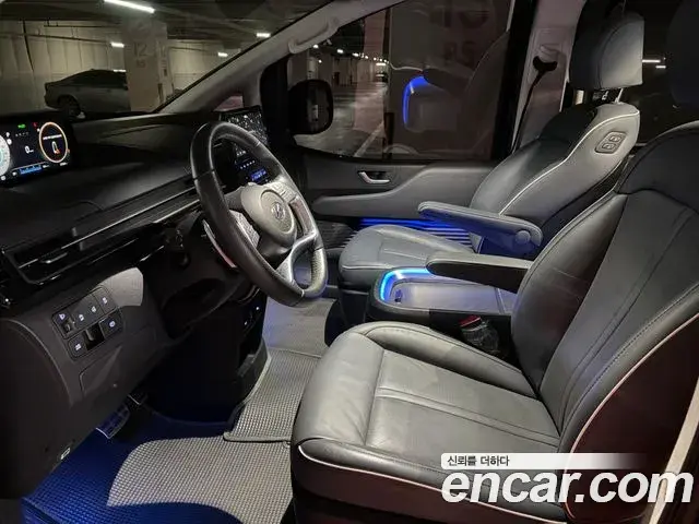 Hyundai Staria 2022 — Photo 3/11