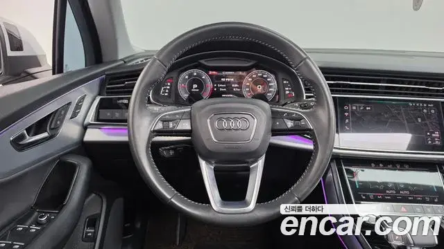 Audi Q7 2020 — ფოტო 8/34