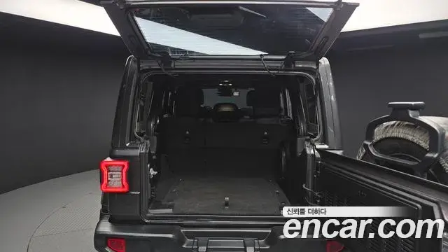 Jeep Wrangler 2021 — Фото 20/20