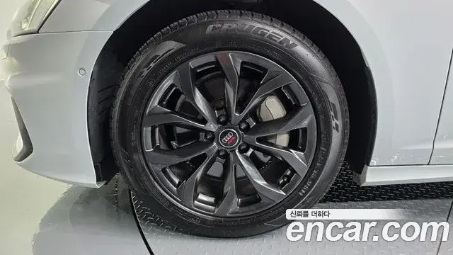 Audi A6 2020 — ფოტო 22/32