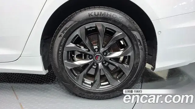 Audi A6 2020 — ფოტო 23/32