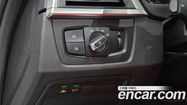 BMW 3 Series 2018 — Photo 23/33