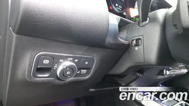 Mercedes-Benz EQB 2023 — Photo 4/31