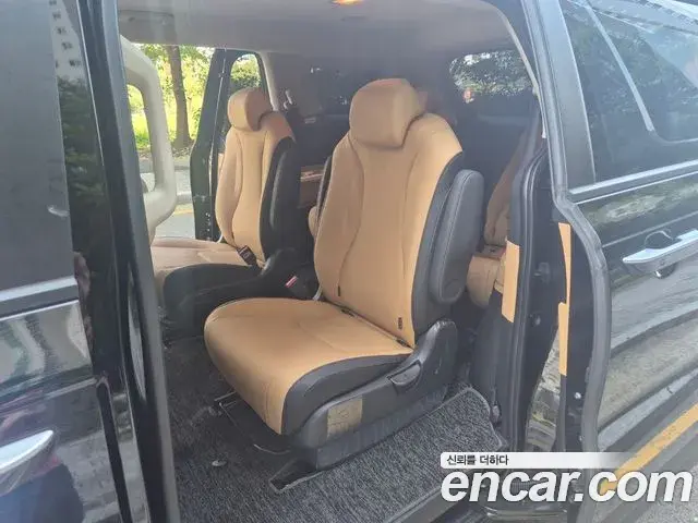 Kia Carnival 2022 — Şəkil 14/19