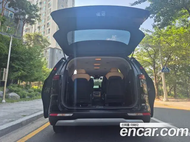Kia Carnival 2022 — Şəkil 15/19