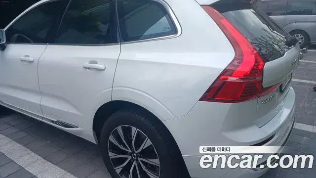 Volvo XC60 2023 — Фото 3/20