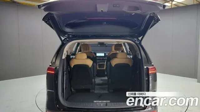 Kia Carnival 2021 — Photo 18/20