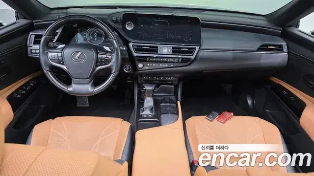 Lexus ES300h 2021 — Photo 7/20