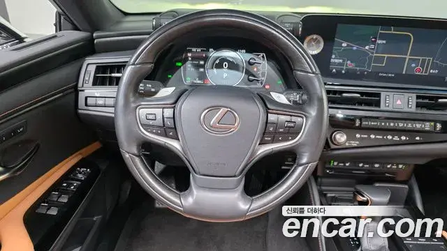 Lexus ES300h 2021 — Photo 13/20