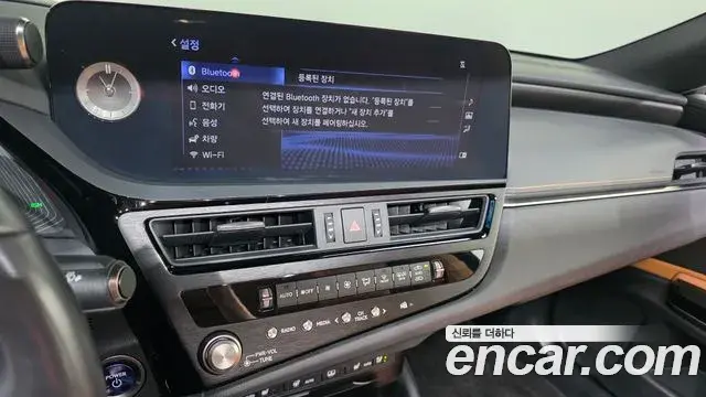 Lexus ES300h 2021 — Photo 15/20