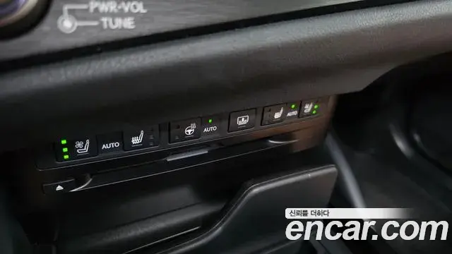 Lexus ES300h 2021 — Photo 16/20
