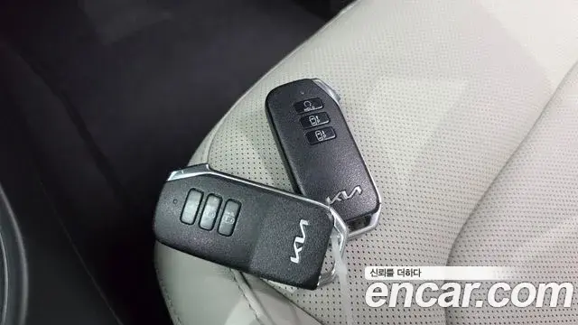 Kia Niro 2022 — ფოტო 7/30