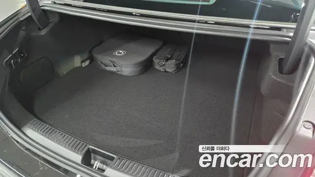 Mercedes-Benz E-Class 2026 — Photo 8/20