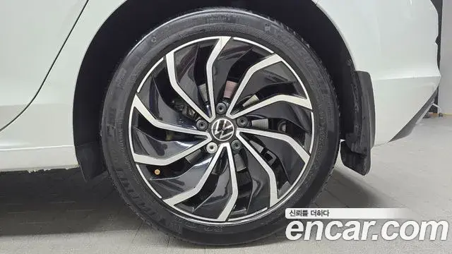 Volkswagen Golf 2022 — Şəkil 8/32