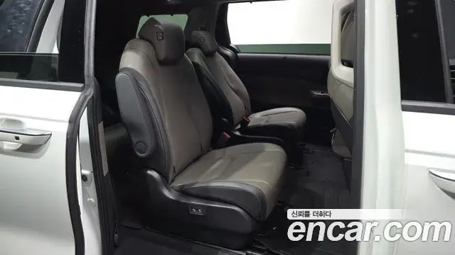 Kia Carnival 2024 — Photo 12/20