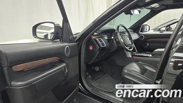 Land Rover Discovery 5 2019 — Photo 10/20