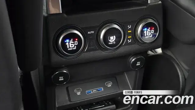 Land Rover Discovery 5 2019 — Photo 19/20