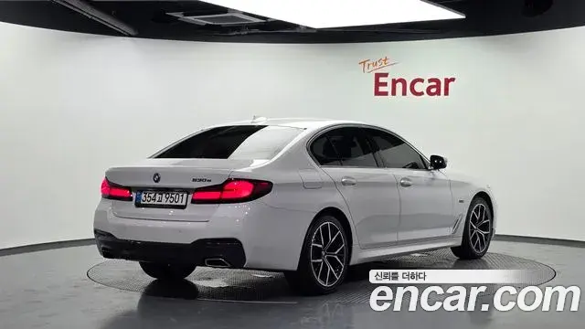 BMW 5 Series 2022 — Photo 2/20