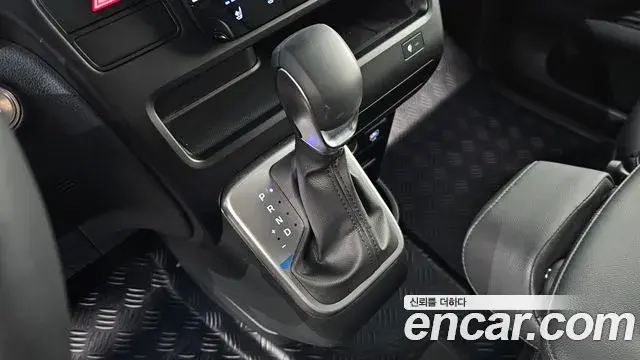 Hyundai Staria 2025 — Şəkil 9/20