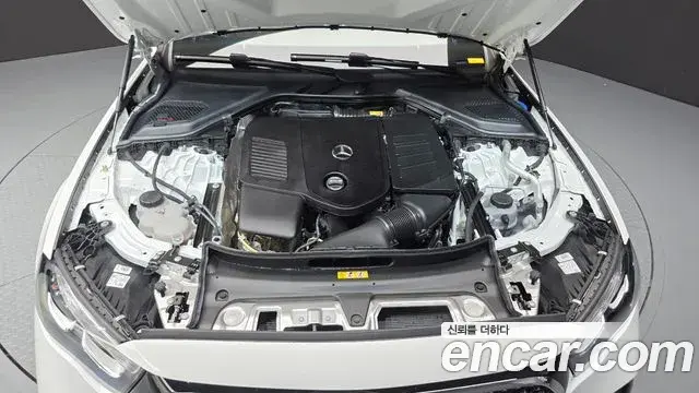 Mercedes-Benz E-Class 2026 — Photo 6/20