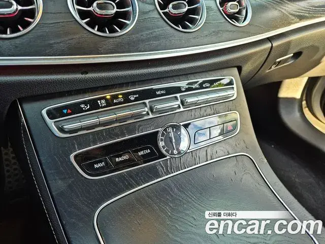 Mercedes-Benz E-Class 2019 — Фото 12/20