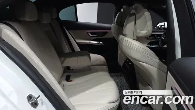 Mercedes-Benz E-Class 2026 — Photo 12/20