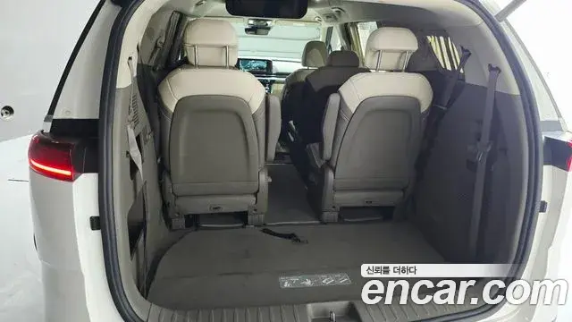 Kia Carnival 2021 — Фото 19/20