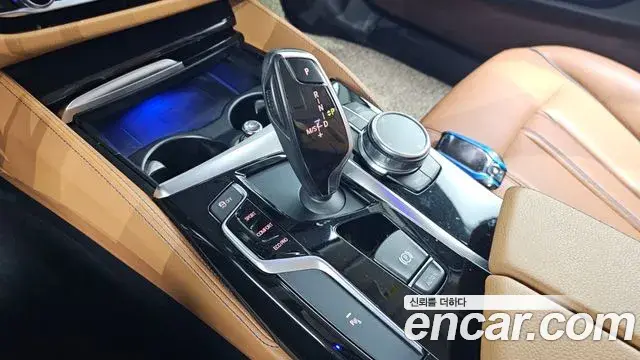 BMW 5 Series 2018 — Фото 9/20