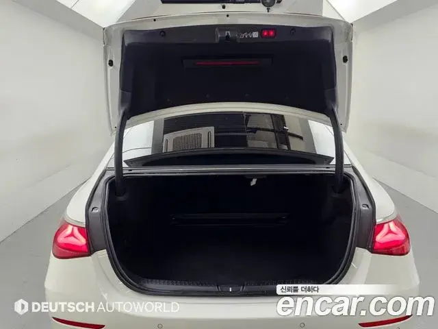 Mercedes-Benz E-Class 2025 — Şəkil 19/20