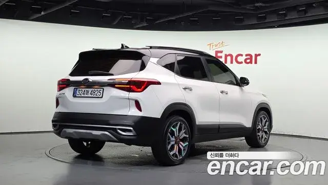 Kia Seltos 2020 — Фото 2/20