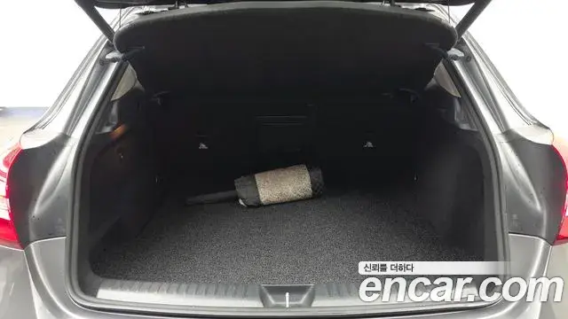 Mercedes-Benz GLA-Class 2018 — Şəkil 31/33