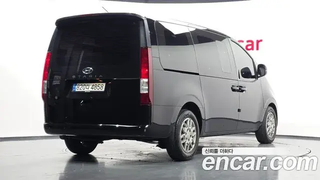 Hyundai Staria 2022 — Photo 2/20