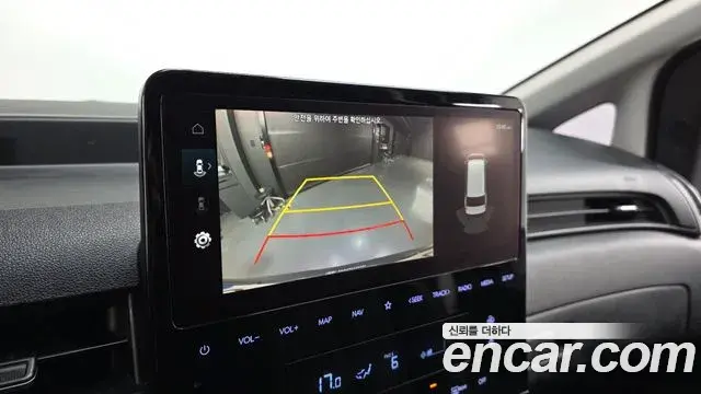 Hyundai Staria 2022 — Photo 15/20