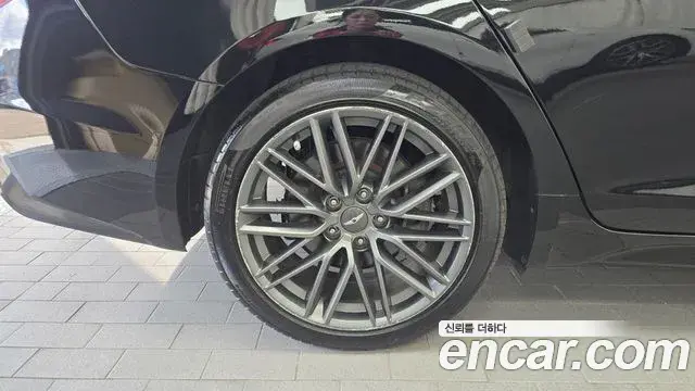 Genesis G70 2018 — ფოტო 13/20