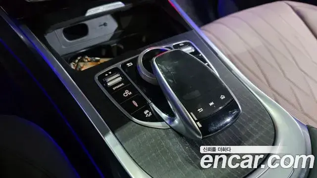 Mercedes-Benz G-Class 2024 — Photo 35/37