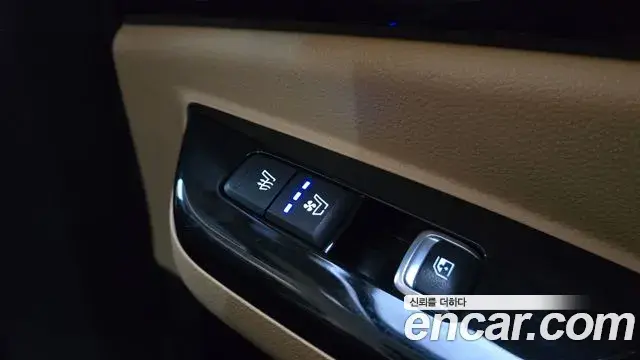 Kia Carnival 2023 — ფოტო 10/31