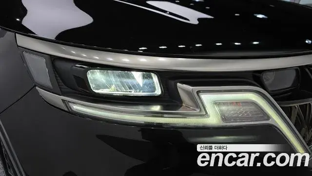 Kia Carnival 2023 — ფოტო 6/31