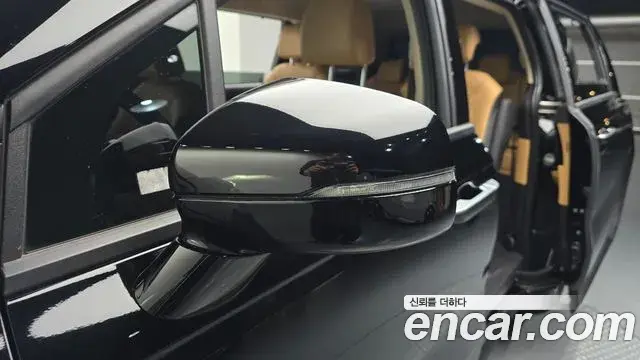 Kia Carnival 2023 — ფოტო 25/31