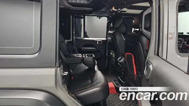 Jeep Wrangler 2023 — Фото 12/20