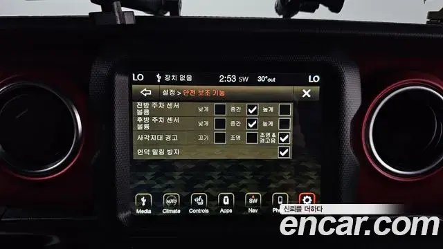 Jeep Wrangler 2023 — Фото 17/20