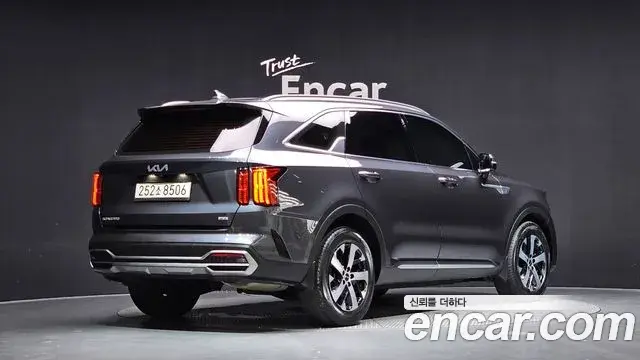 Kia Sorento 2023 — Фото 2/20