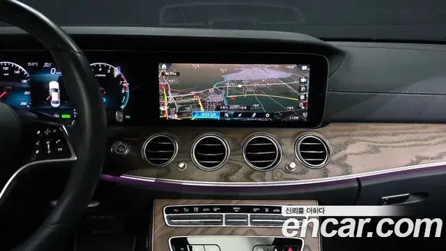 Mercedes-Benz E-Class 2021 — Фото 14/20