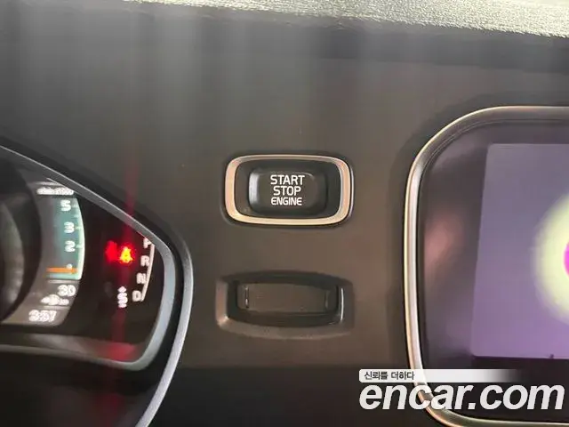 Volvo V40 Cross Country 2018 — Şəkil 6/20