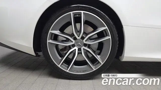 Mercedes-Benz E-Class 2021 — Photo 5/20